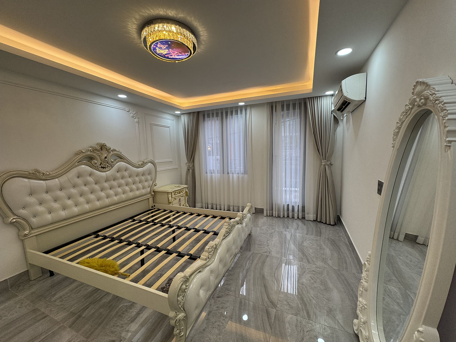Biệt thự thiết kế tân cổ điển, full nội thất cao cấp xe hơi đổ trong nhà khu VIP Phạm Văn Hai